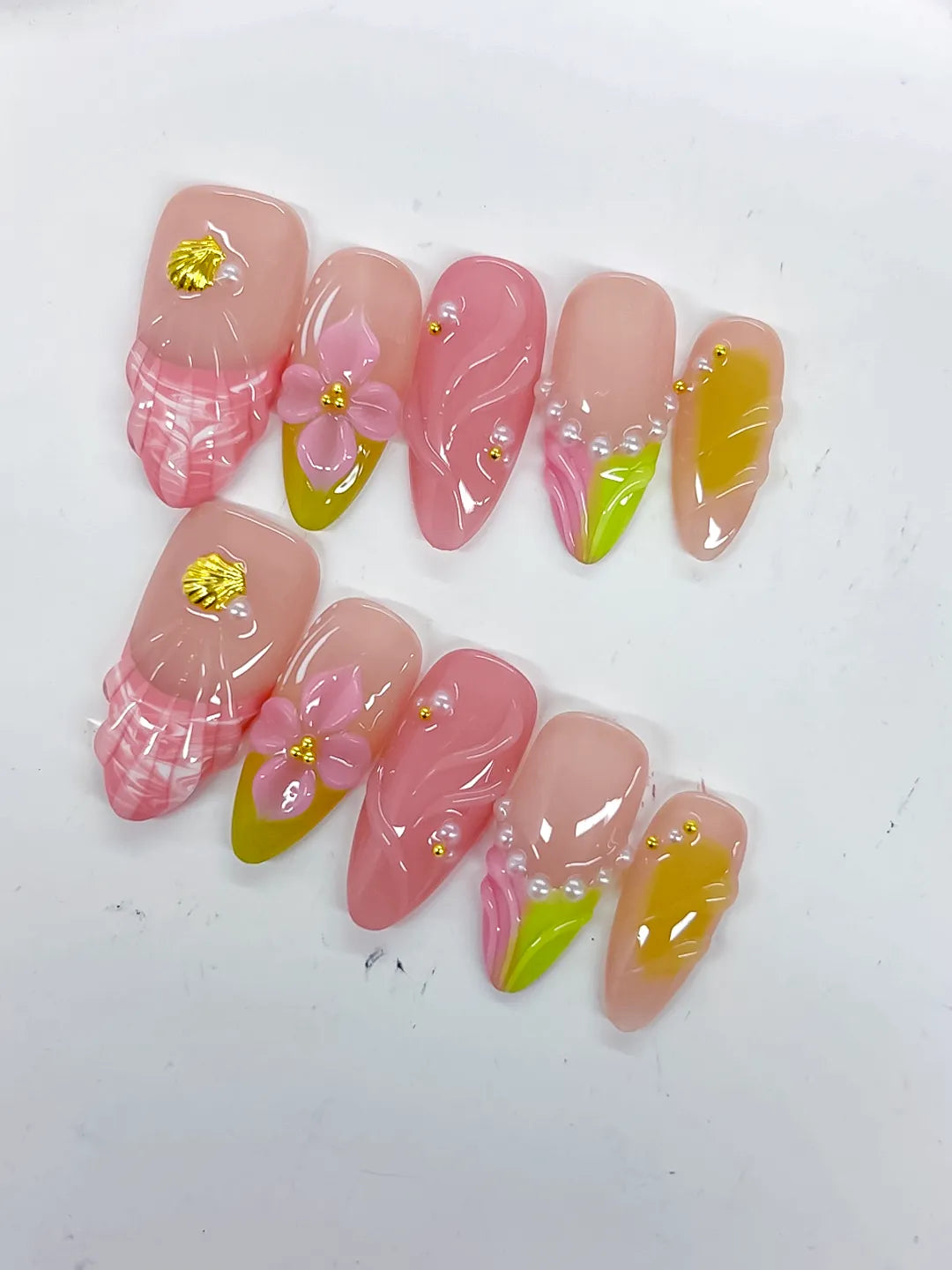 D527 - Medium Nude Pink Almond Abstract Flower Shell