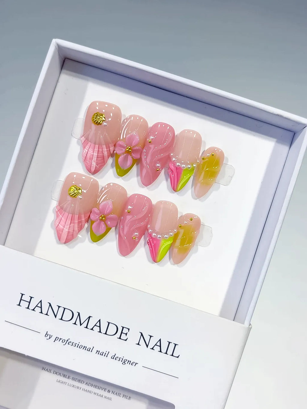 D527 - Medium Nude Pink Almond Abstract Flower Shell