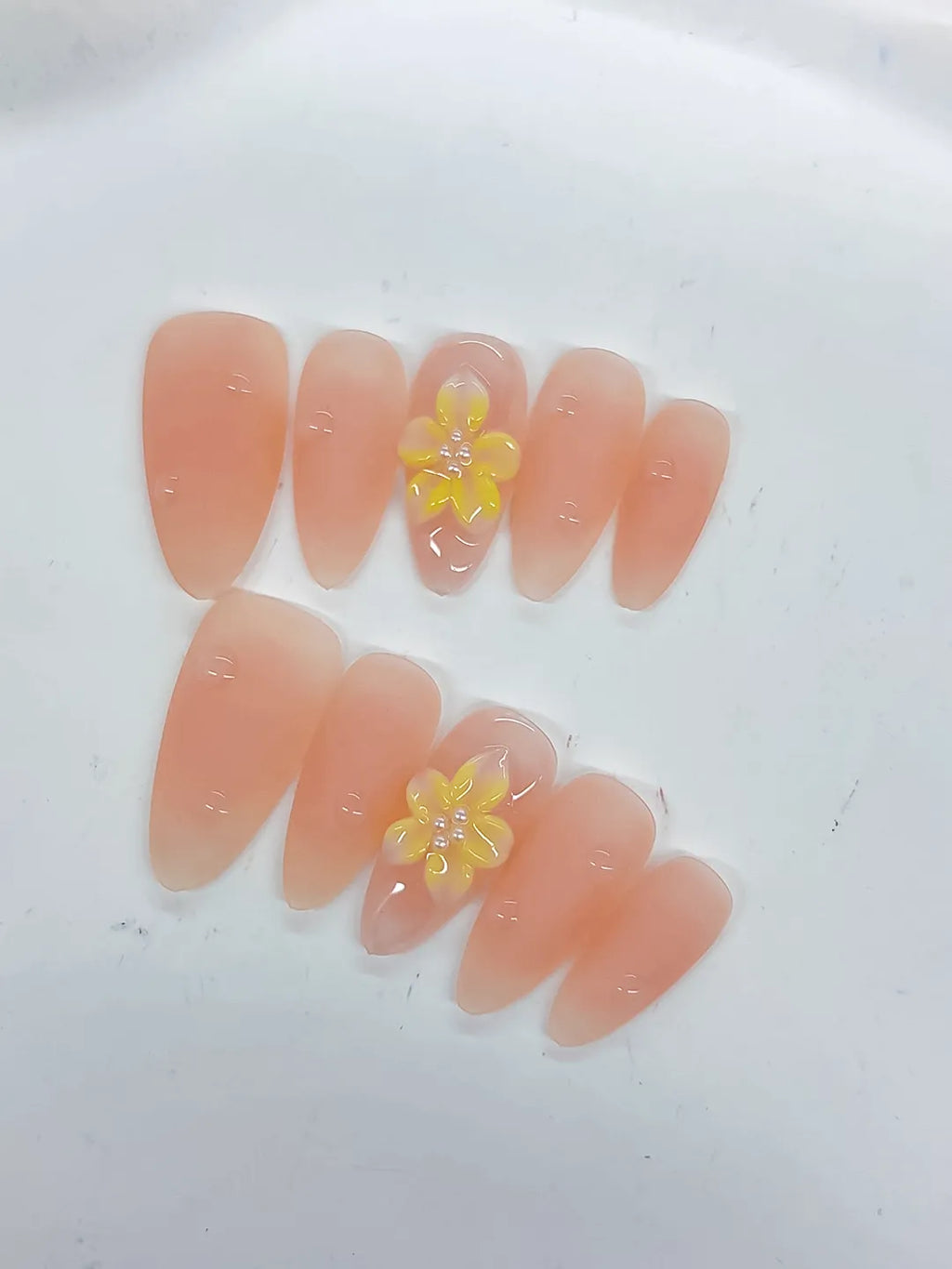 D531 - Medium Nude Yellow Almond Solid color Flower Rhinestone