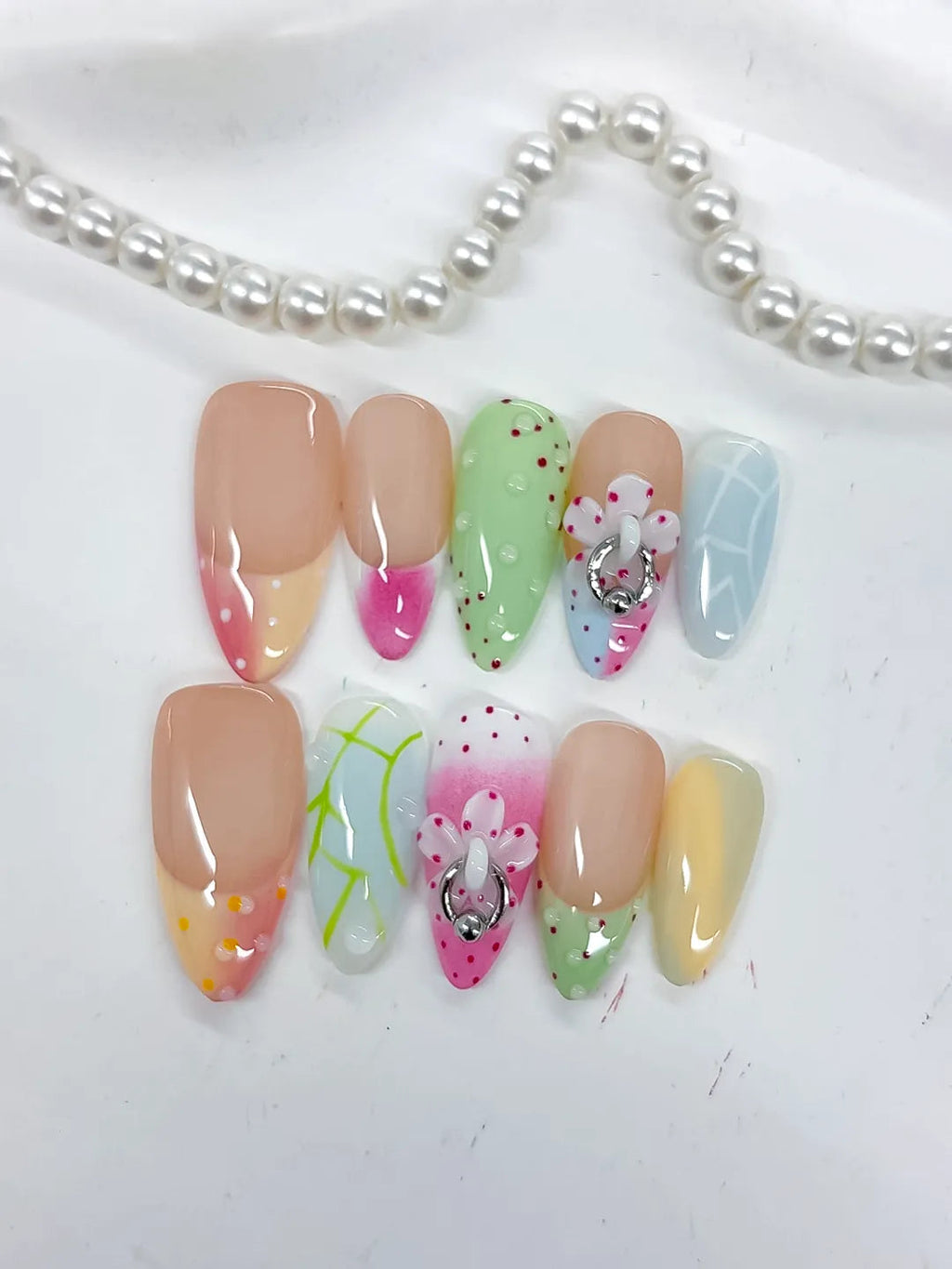 D532 - Medium Nude Pink Almond Abstract Flower Heart VibeNailsLab
