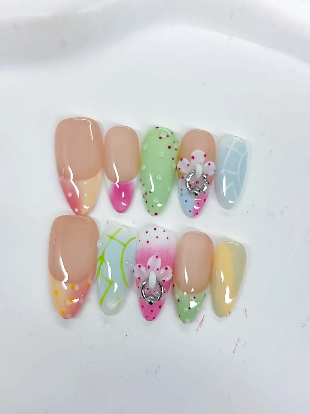 D532 - Medium Nude Pink Almond Abstract Flower Heart VibeNailsLab