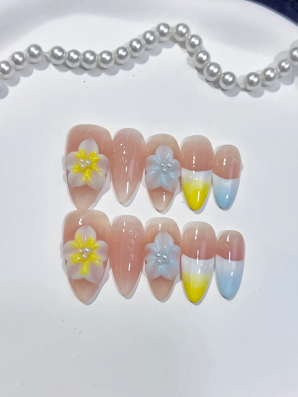 D563 - Medium Nude Yellow Almond French tip Flower