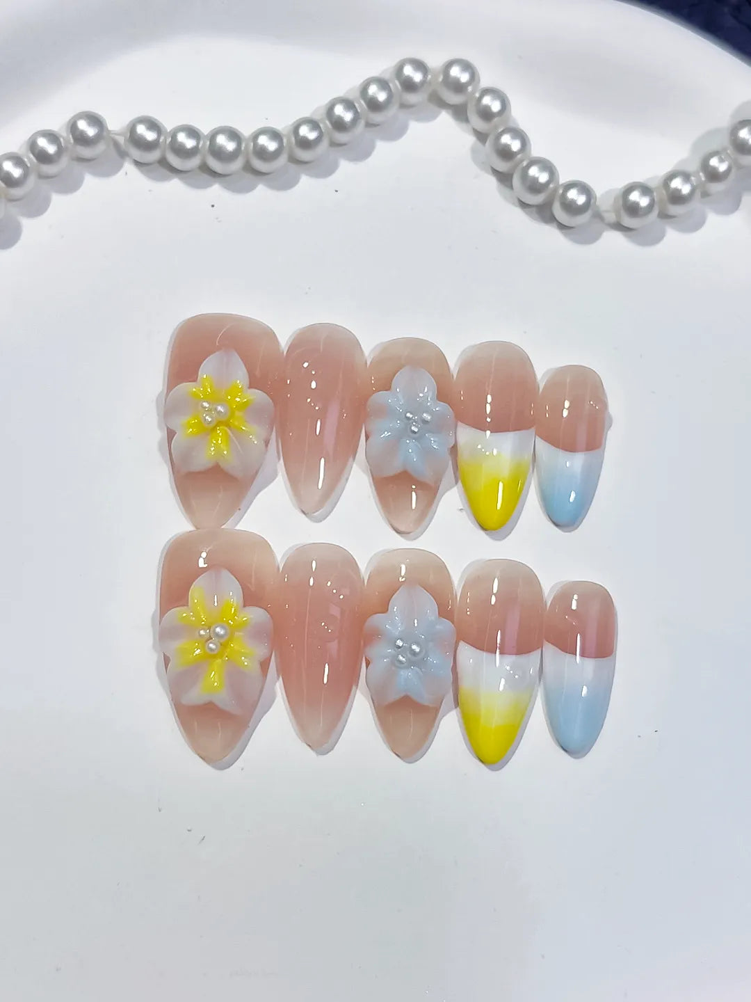 D563 - Medium Nude Yellow Almond French tip Flower