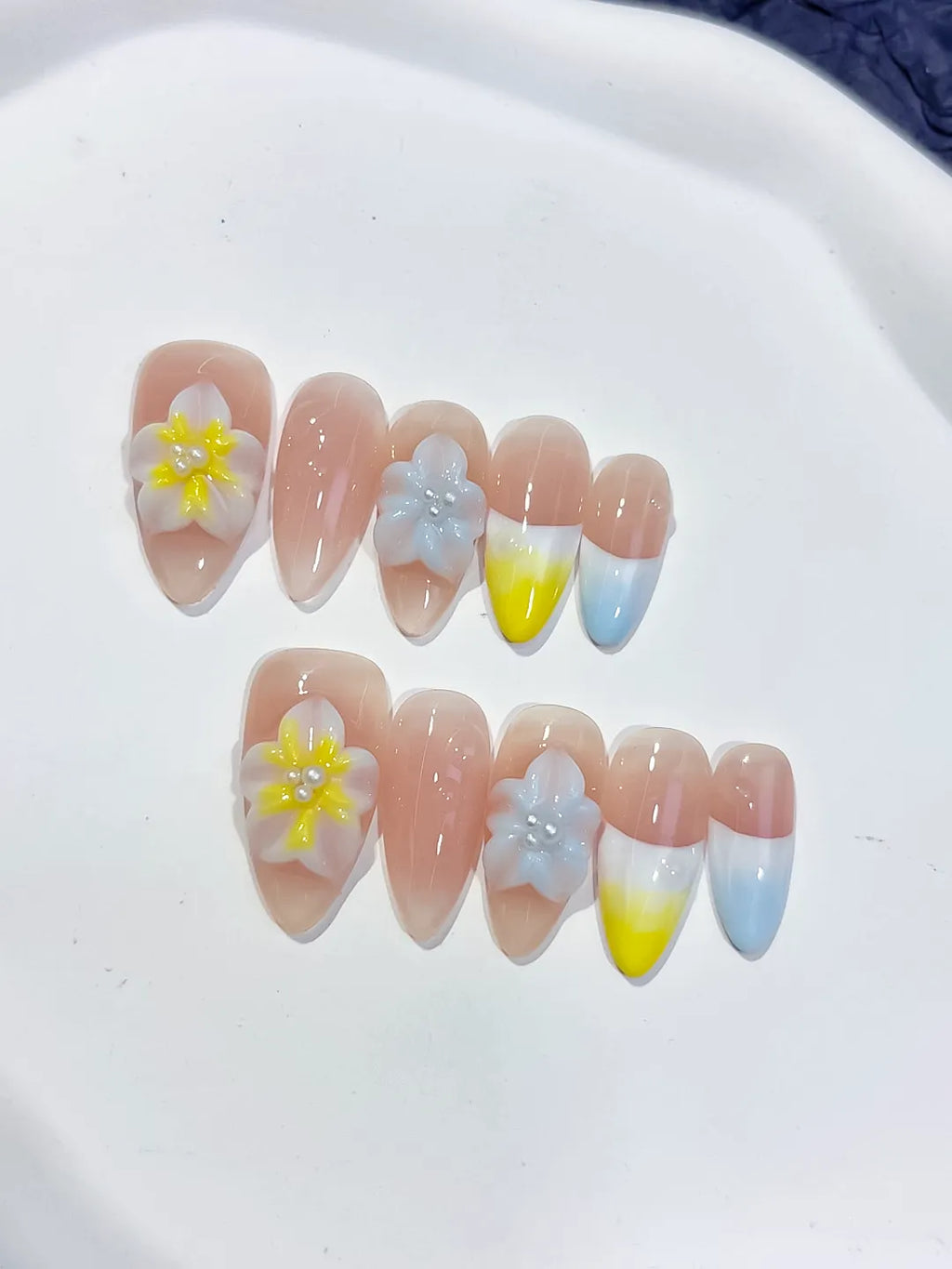 D563 - Medium Nude Yellow Almond French tip Flower