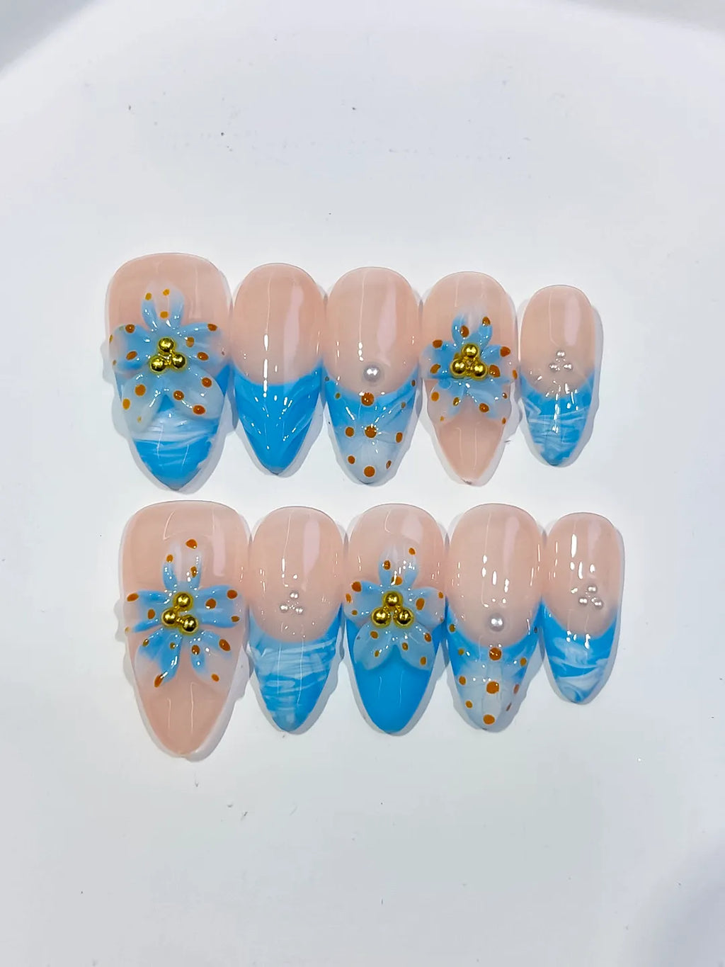 D566 - Medium Nude Blue Almond Abstract Heart Shell