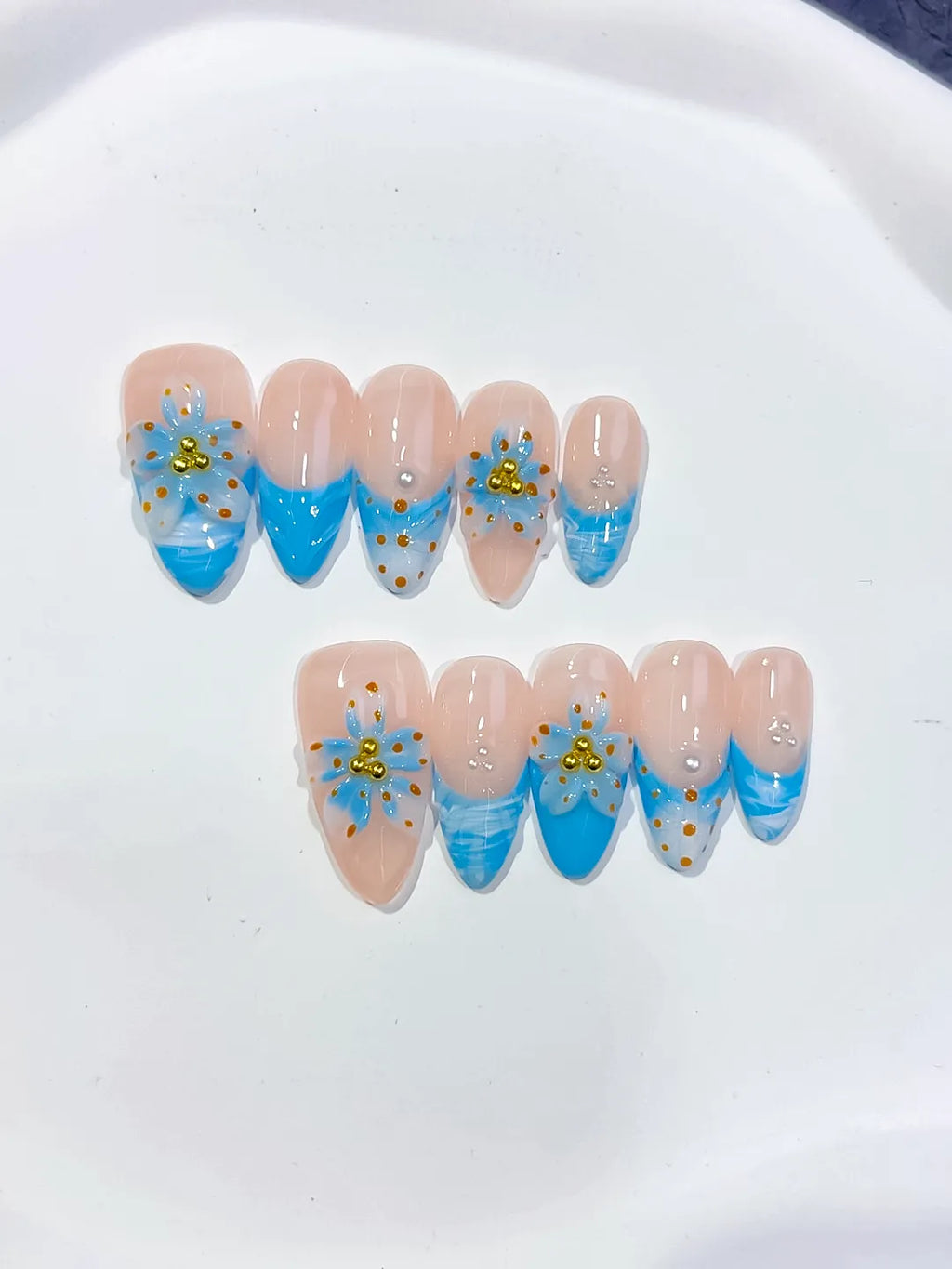 D566 - Medium Nude Blue Almond Abstract Heart Shell