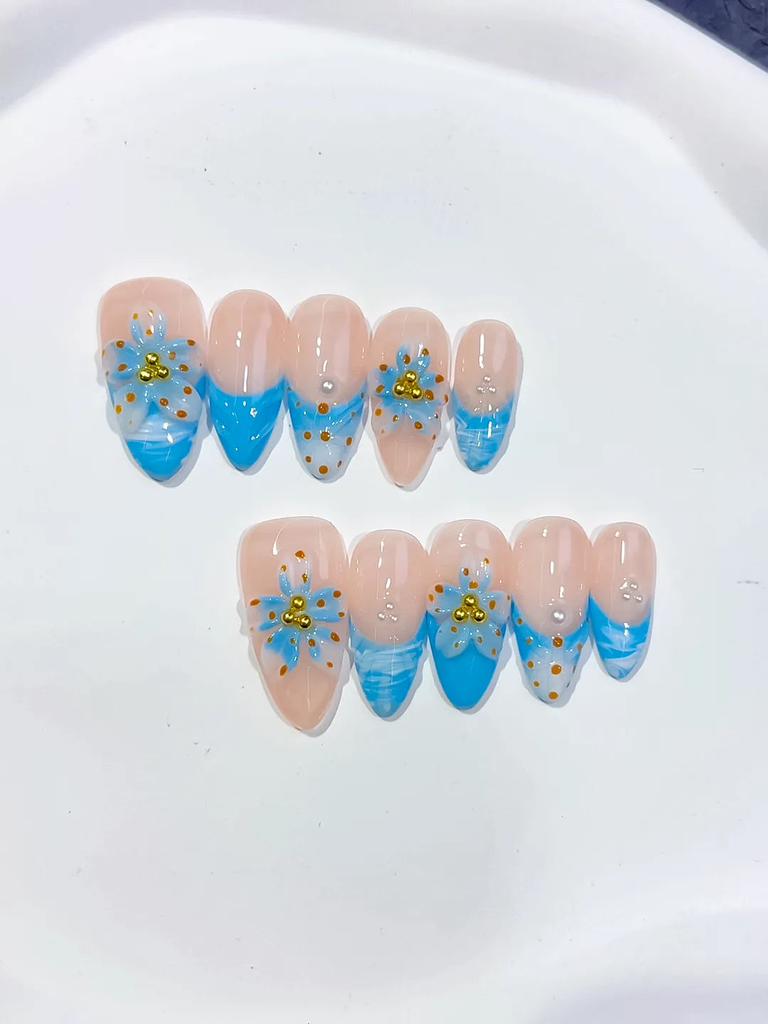 D566 - Medium Nude Blue Almond Abstract Heart Shell