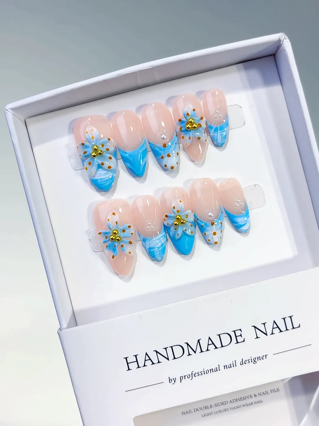 D566 - Medium Nude Blue Almond Abstract Heart Shell