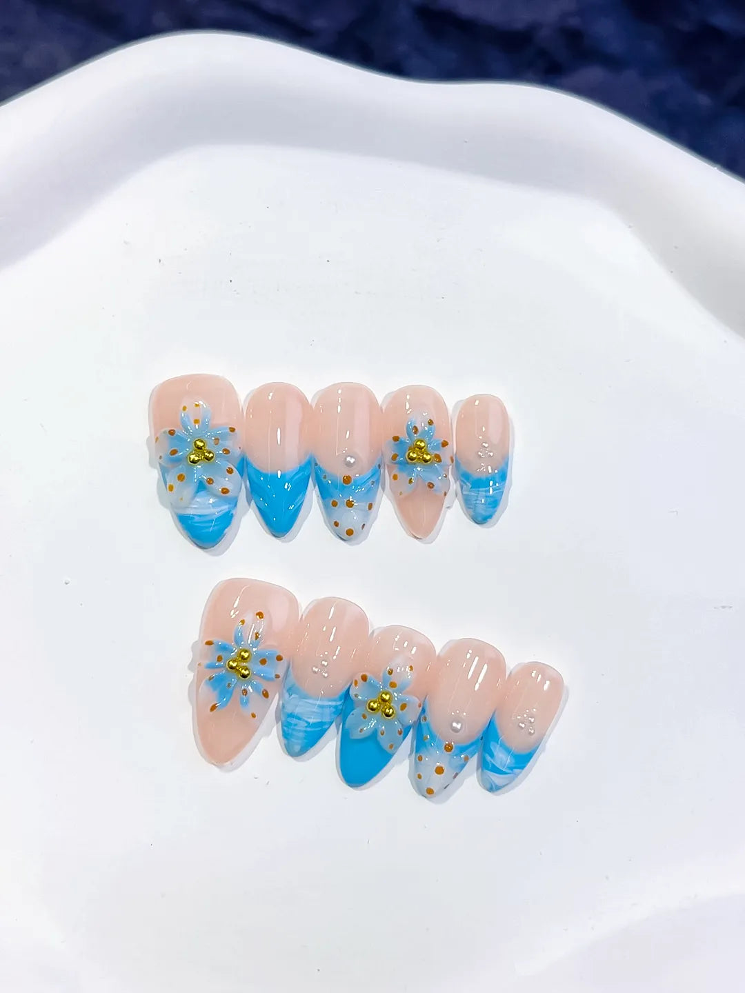 D566 - Medium Nude Blue Almond Abstract Heart Shell
