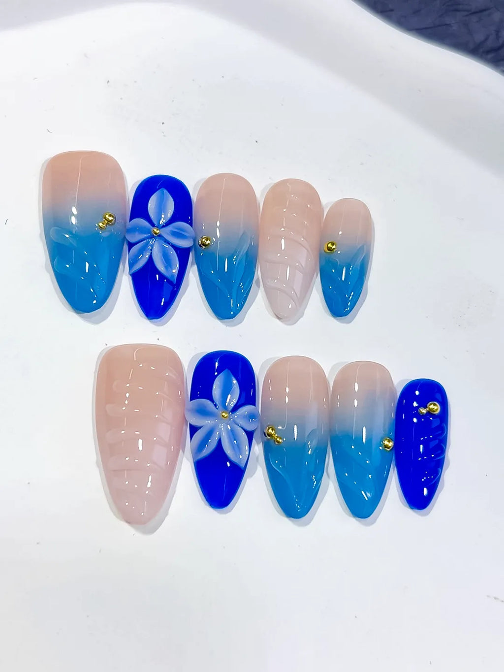D571 - Medium Nude Blue Almond Ombre Flower Shell