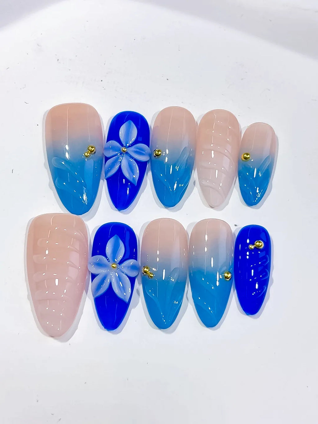 D571 - Medium Nude Blue Almond Ombre Flower Shell