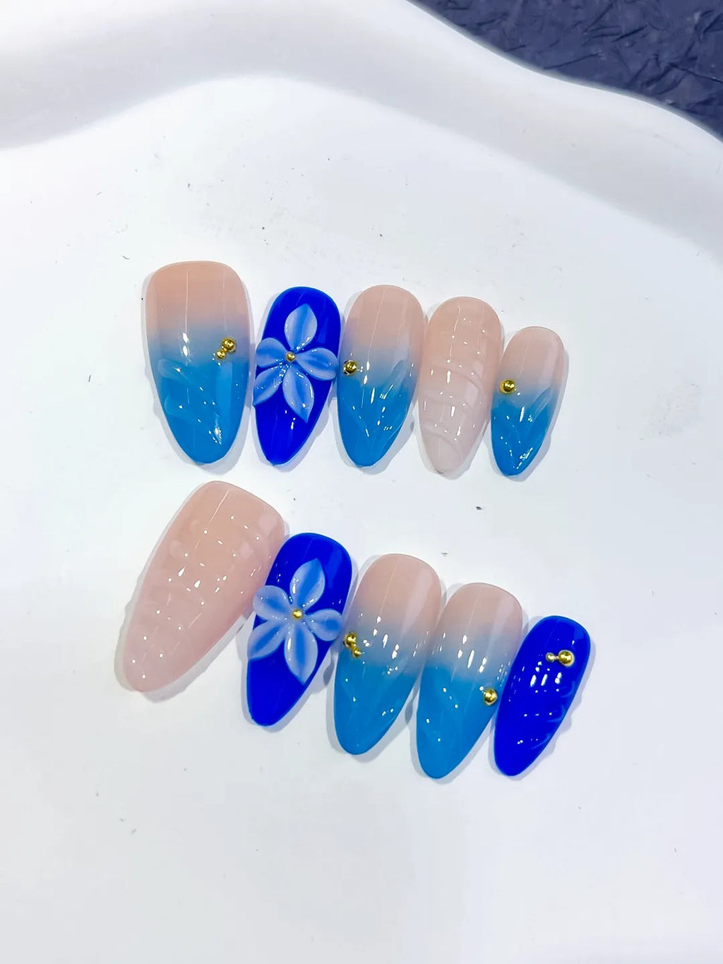 D571 - Medium Nude Blue Almond Ombre Flower Shell VibeNailsLab