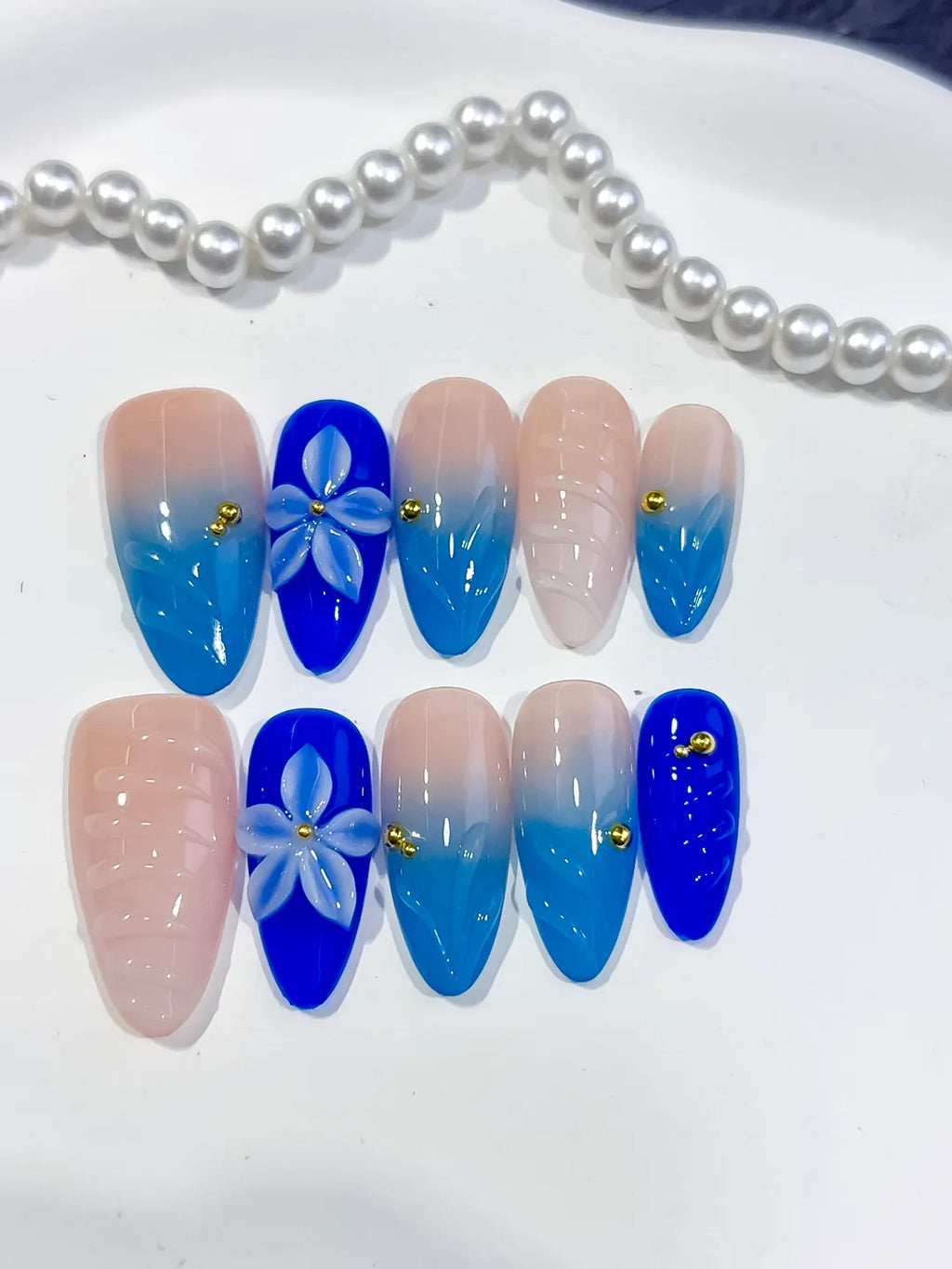 D571 - Medium Nude Blue Almond Ombre Flower Shell