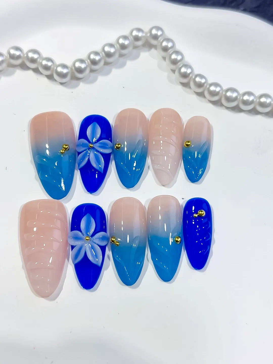 D571 - Medium Nude Blue Almond Ombre Flower Shell