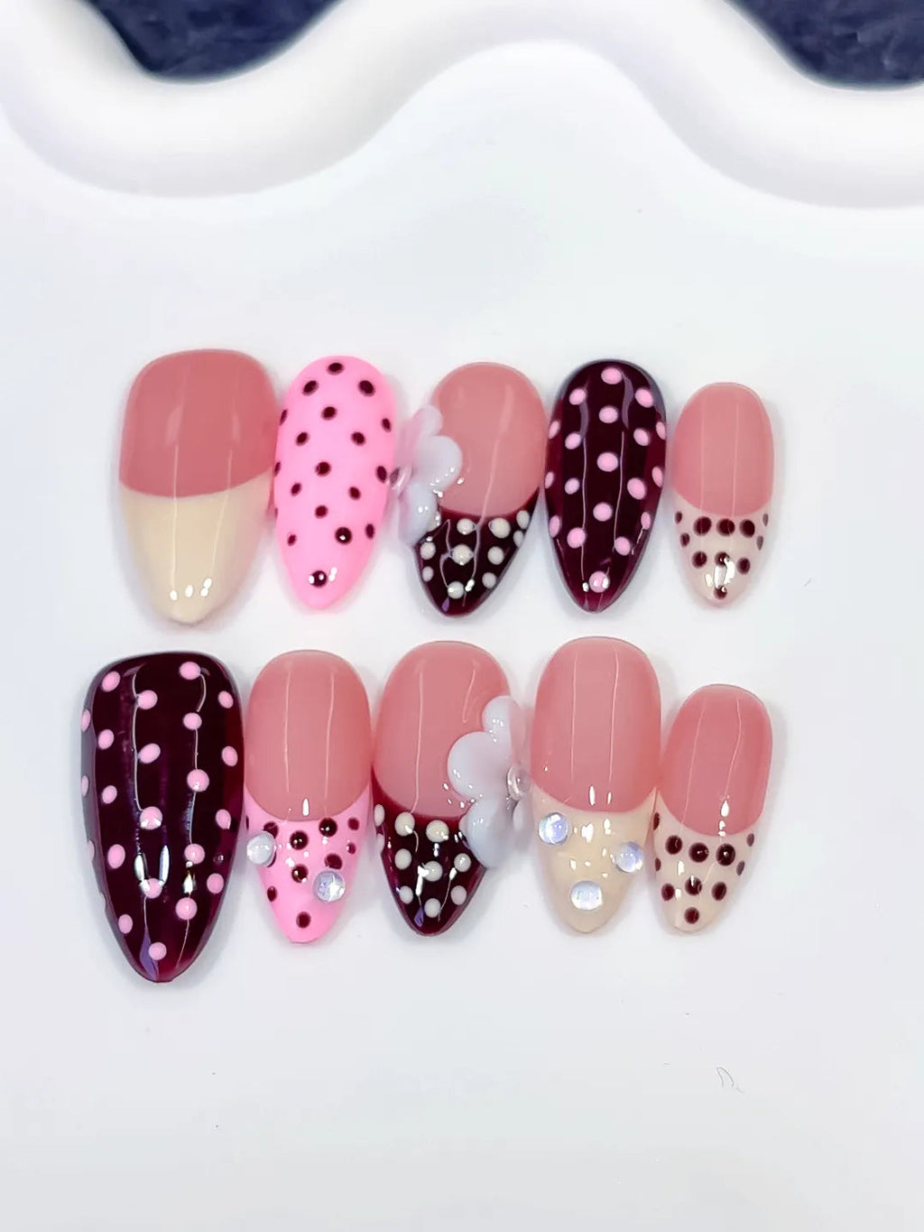 D580 - Medium Pink Red Almond Geometric Flower Pearl VibeNailsLab