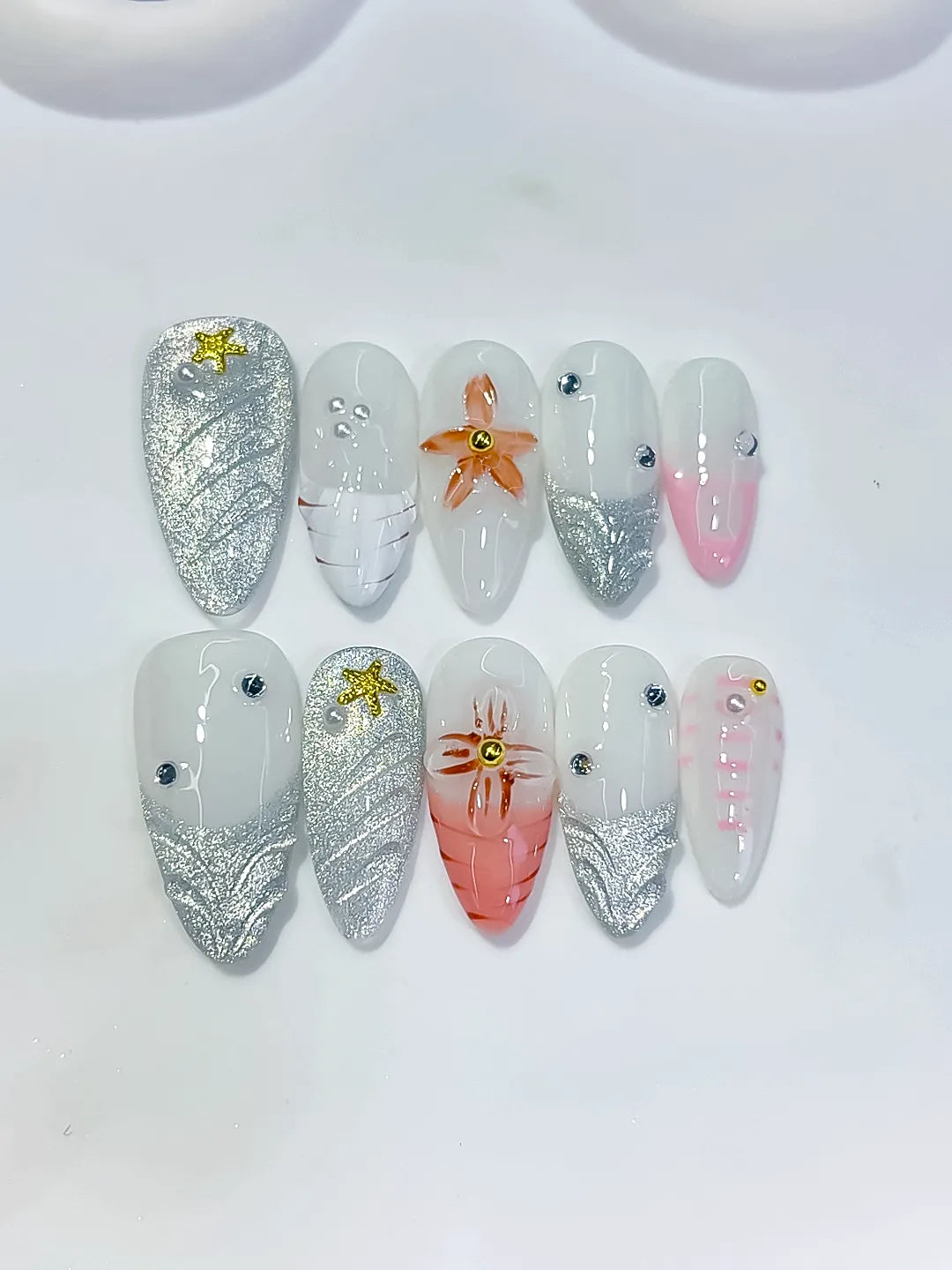 D615 - Medium White Silver Almond Glitter Flower Star