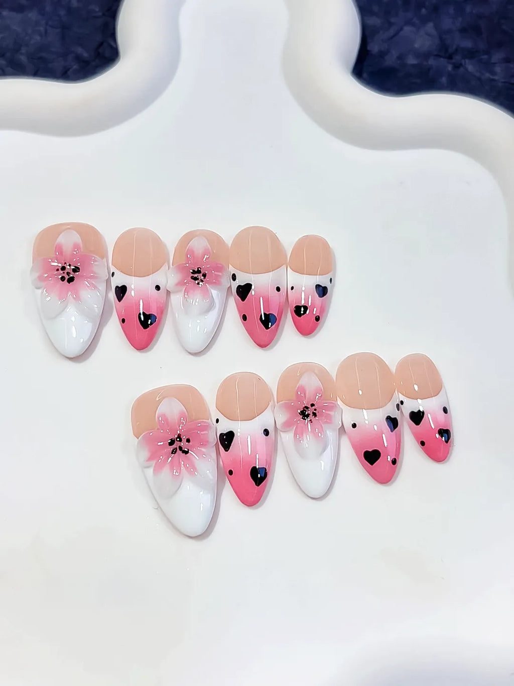 D622 - Medium Pink White Almond French tip Flower Heart