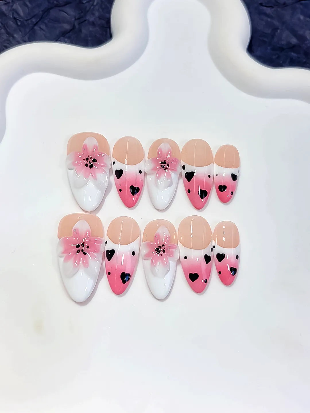D622 - Medium Pink White Almond French tip Flower Heart