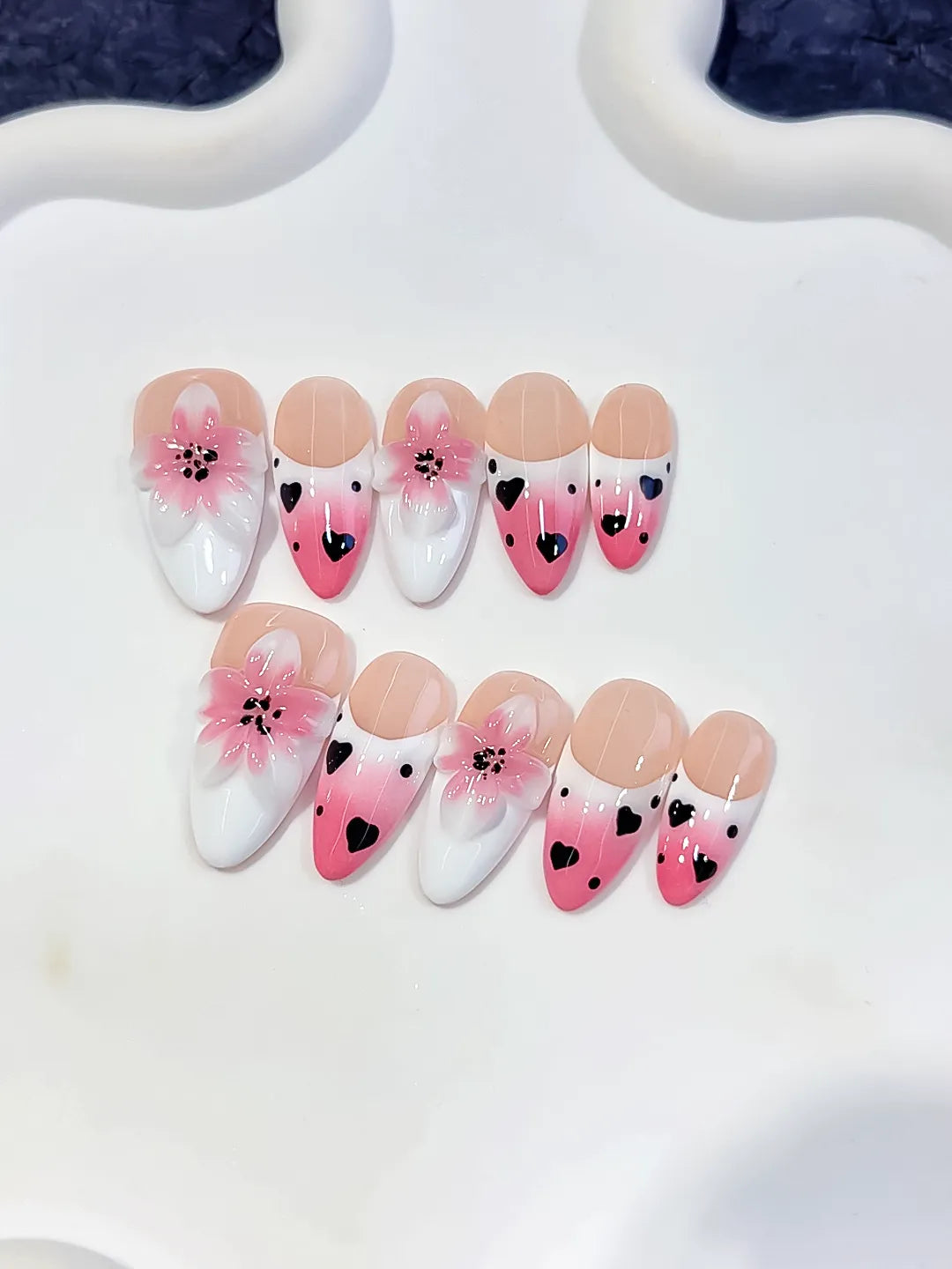 D622 - Medium Pink White Almond French tip Flower Heart
