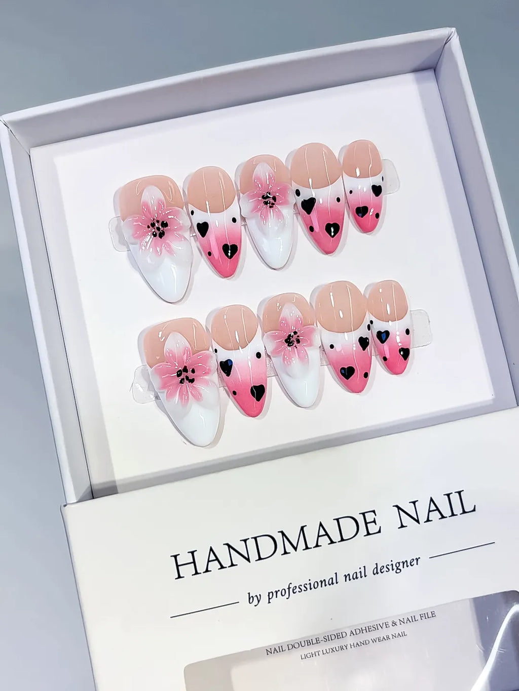 D622 - Medium Pink White Almond French tip Flower Heart