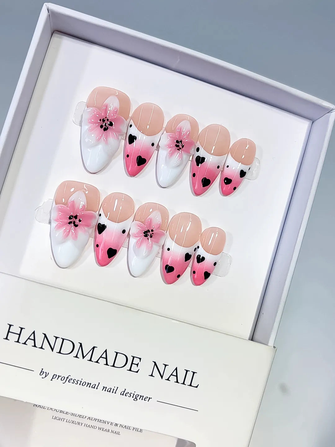 D622 - Medium Pink White Almond French tip Flower Heart