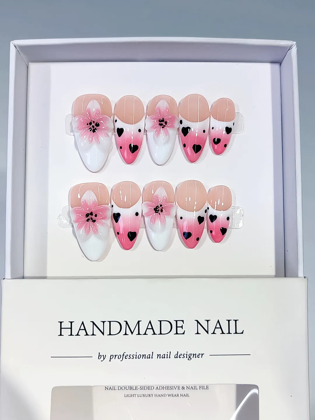 D622 - Medium Pink White Almond French tip Flower Heart