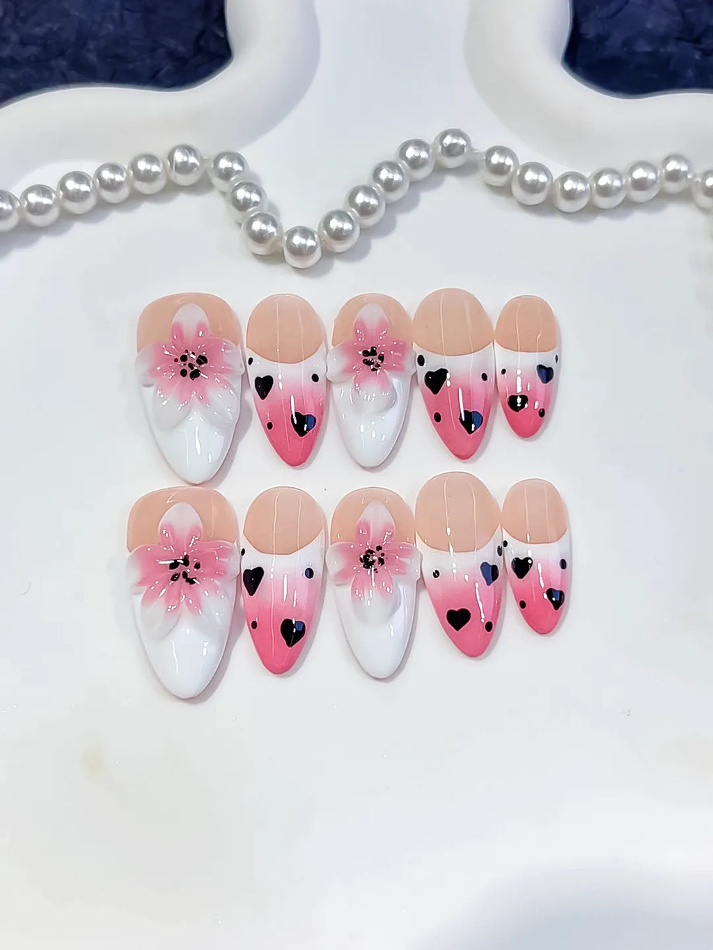 D622 - Medium Pink White Almond French tip Flower Heart