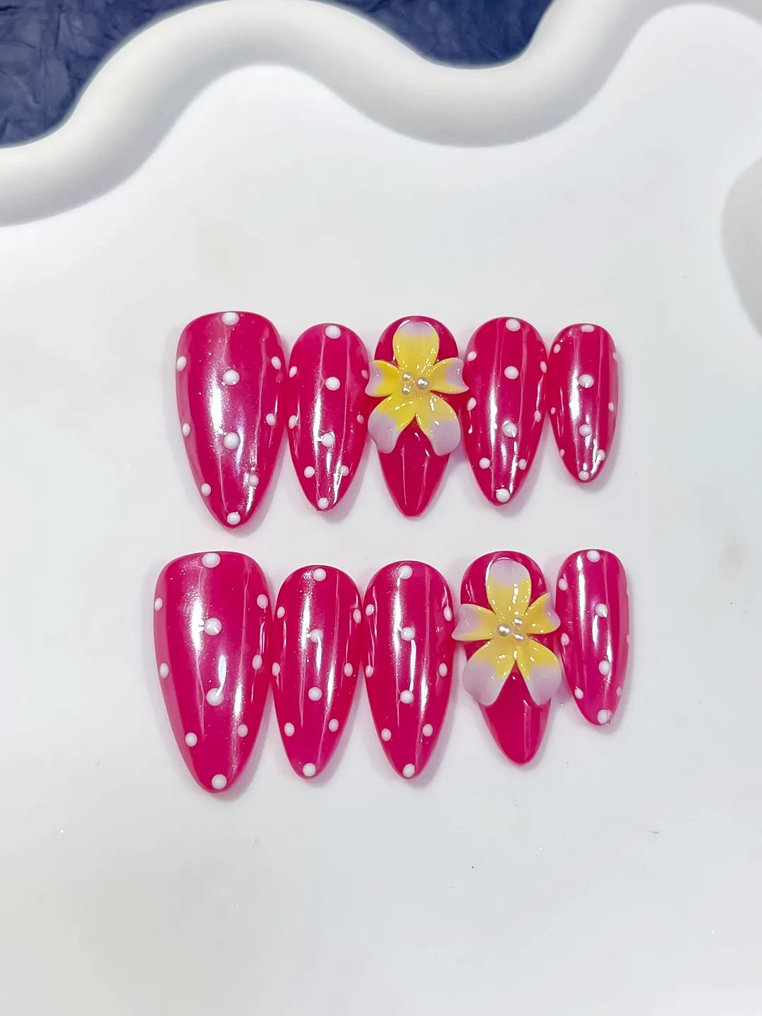 D632 - Medium Pink White Almond Geometric Flower