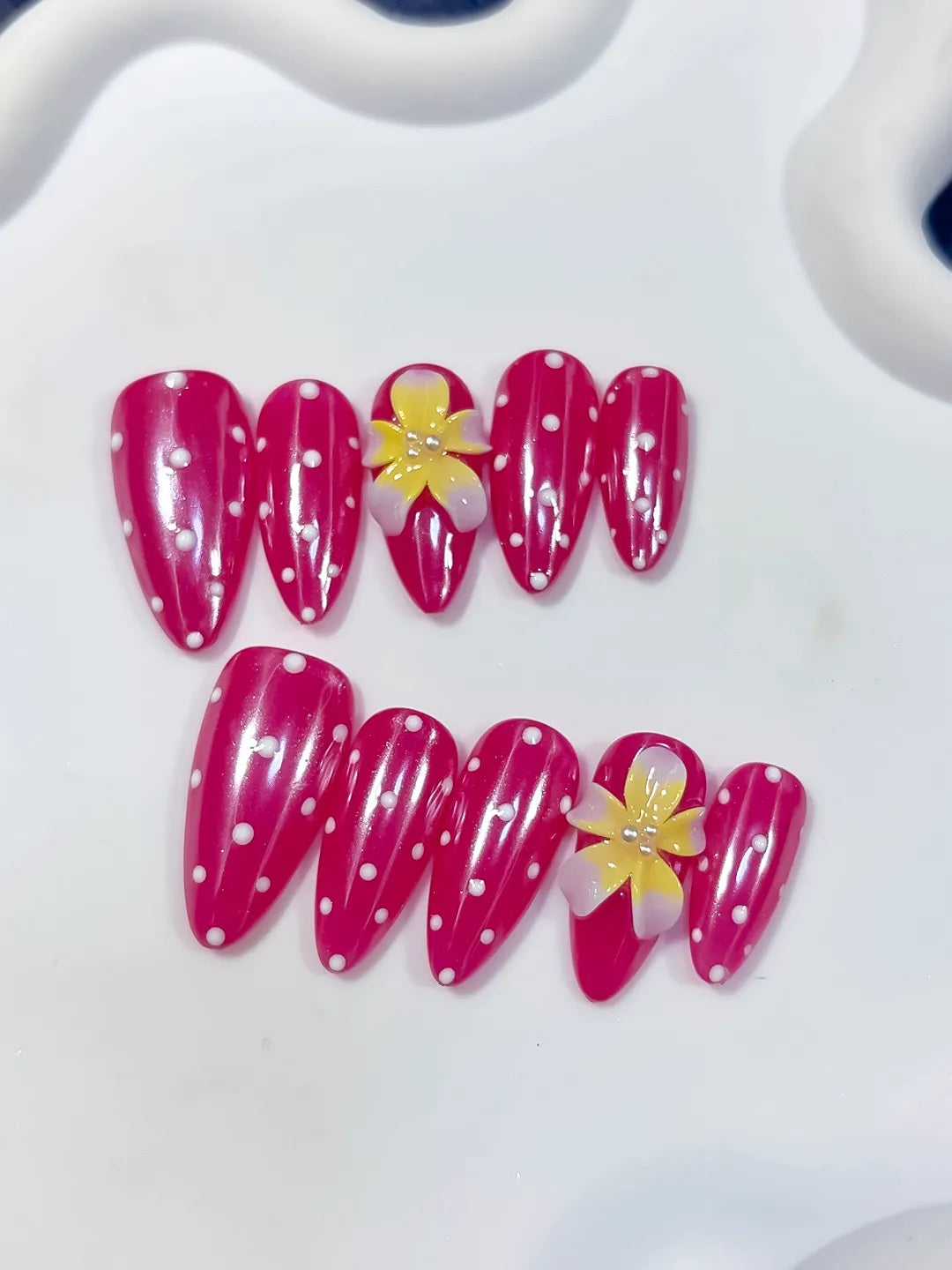 D632 - Medium Pink White Almond Geometric Flower