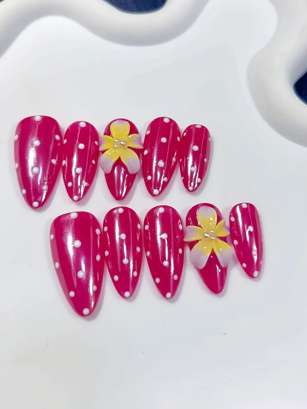 D632 - Medium Pink White Almond Geometric Flower