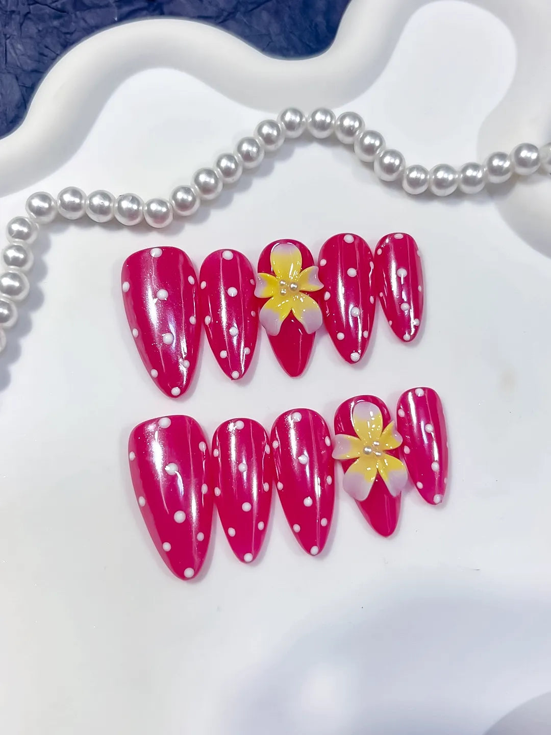 D632 - Medium Pink White Almond Geometric Flower