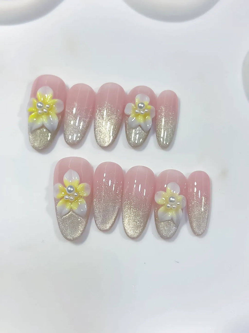 D633 - Medium Pink Silver Almond Glitter Flower Pearl