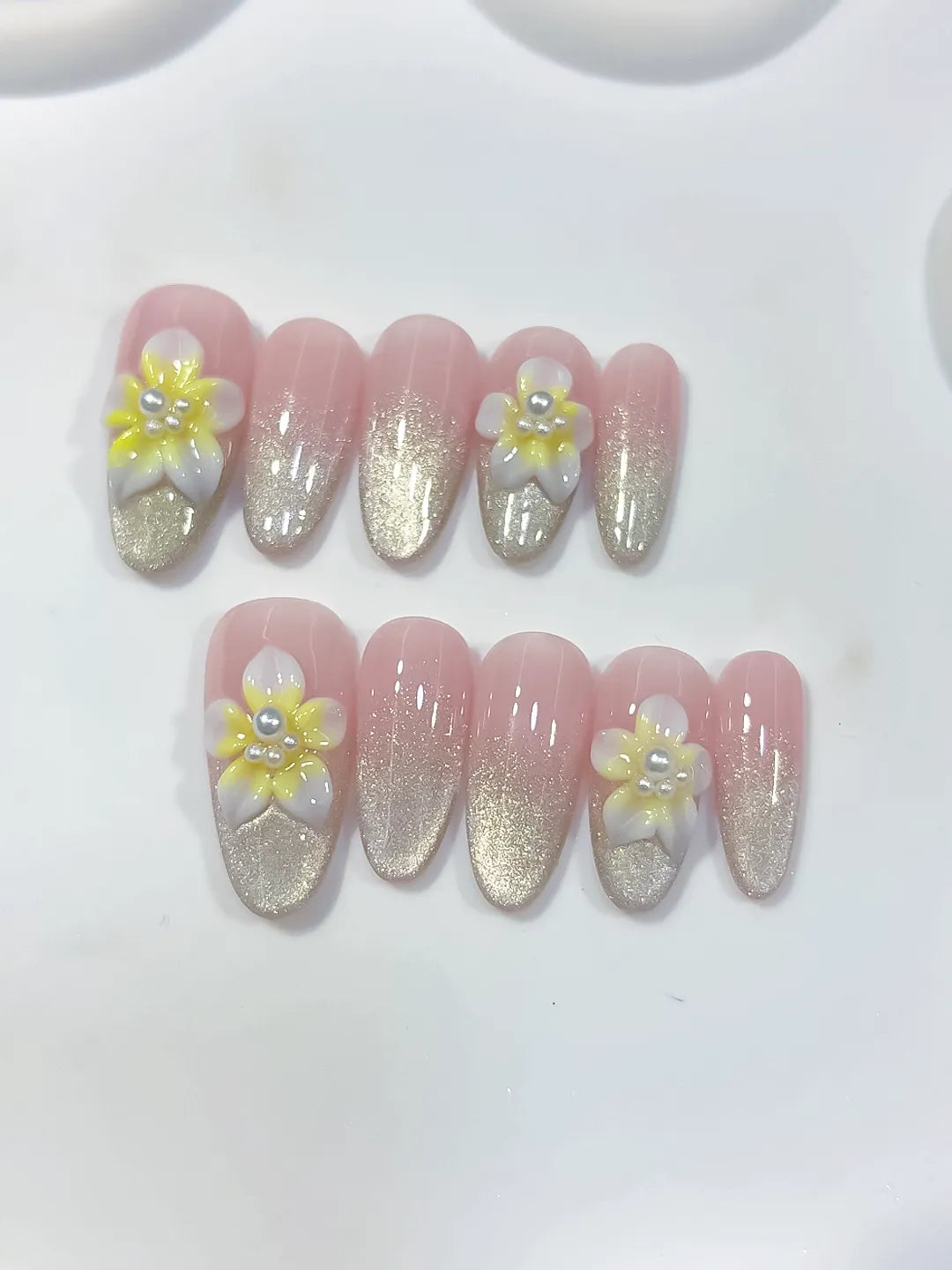 D633 - Medium Pink Silver Almond Glitter Flower Pearl