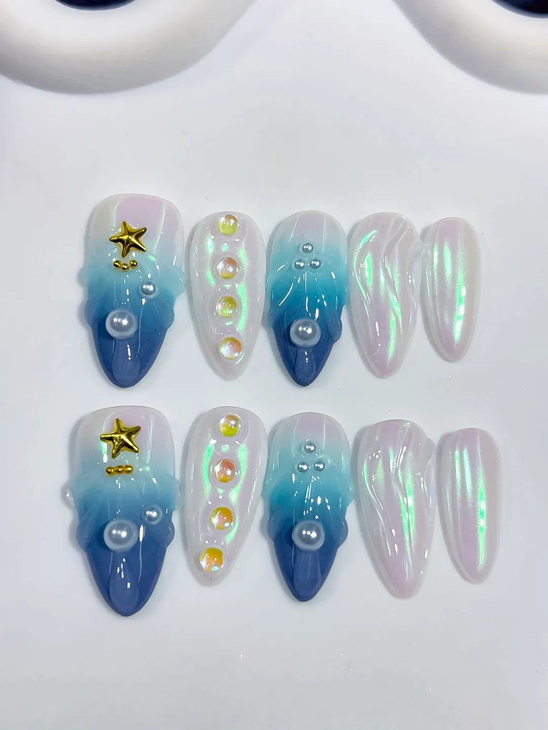 D637 - Medium Blue White Almond Holographic Pearl Star