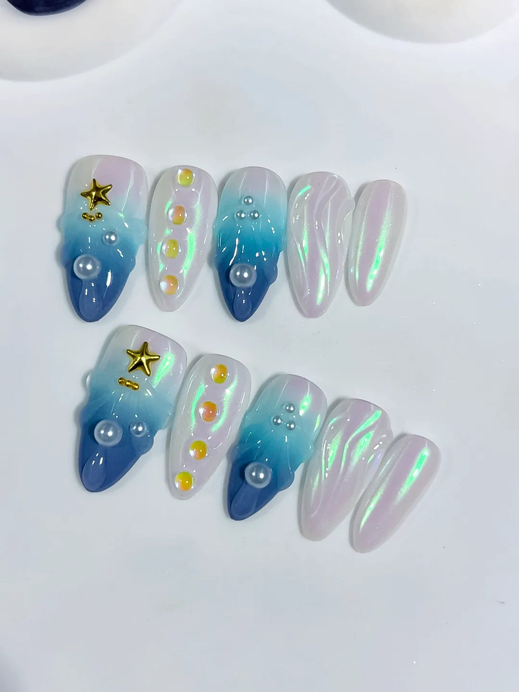 D637 - Medium Blue White Almond Holographic Pearl Star