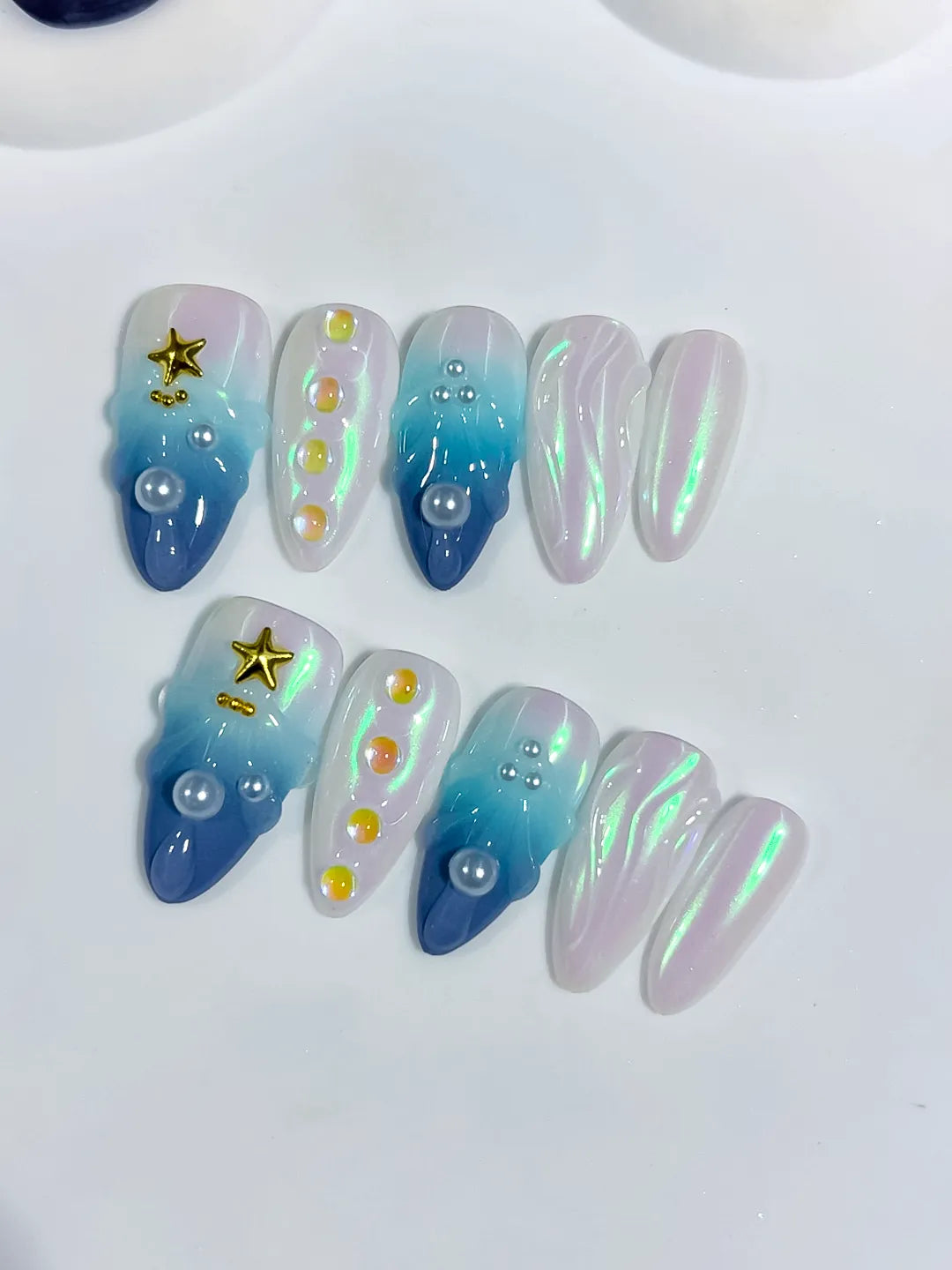 D637 - Medium Blue White Almond Holographic Pearl Star