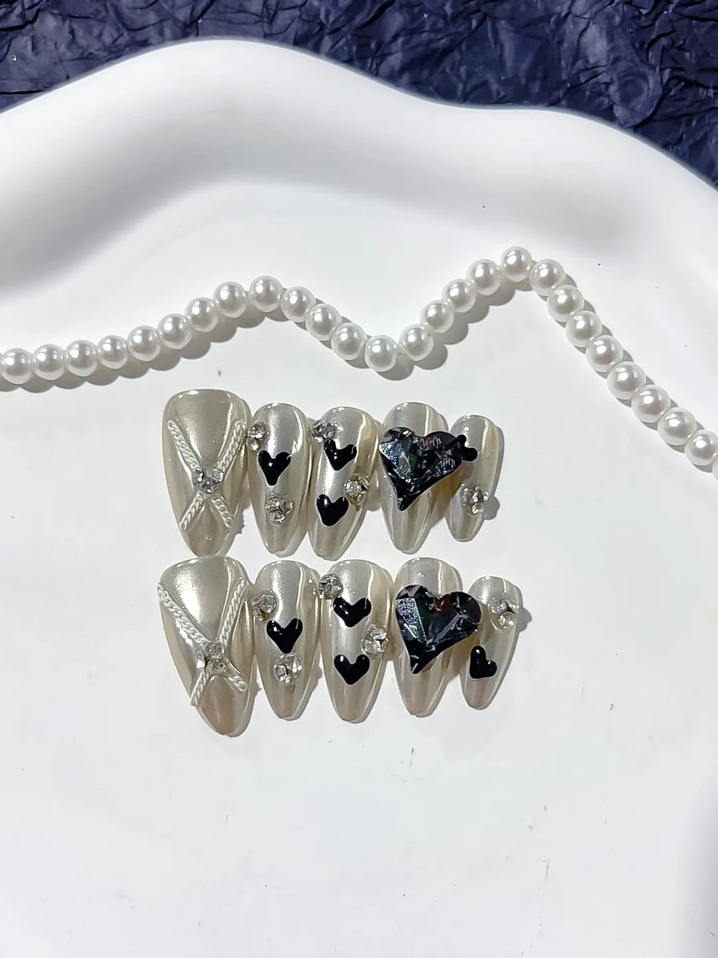 K013 - Medium Silver Black Almond Metallic Heart Bow
