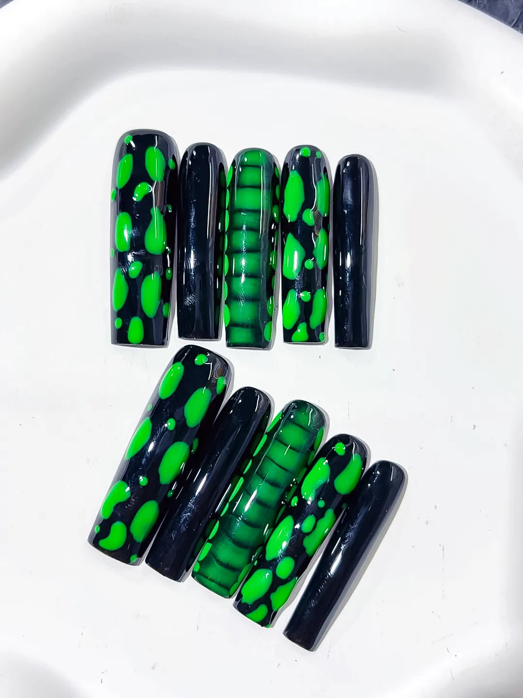K026 - Long Black Green Square Abstract Blob Pattern 3D Texture