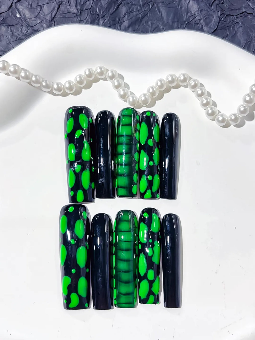K026 - Long Black Green Square Abstract Blob Pattern 3D Texture