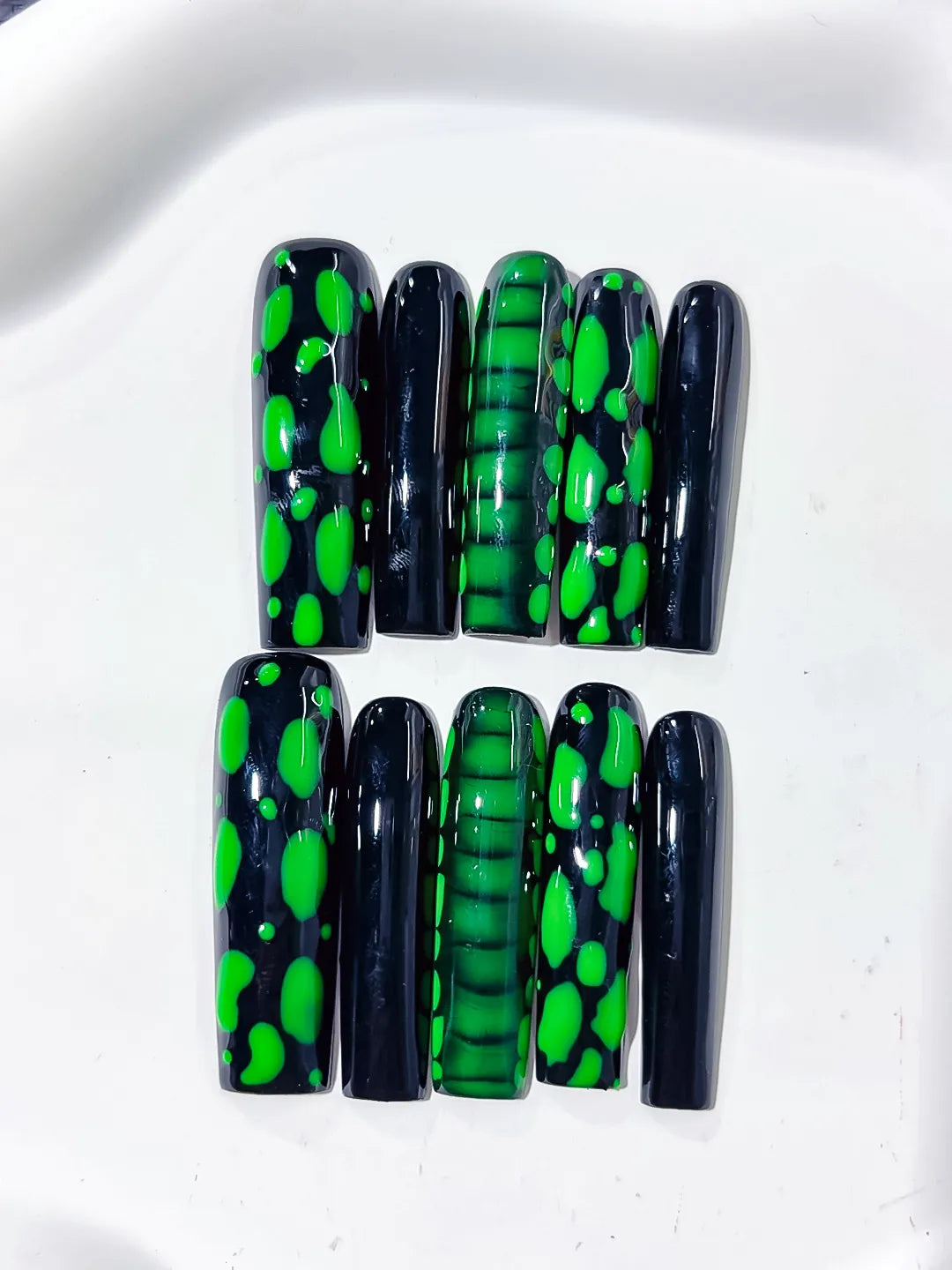 K026 - Long Black Green Square Abstract Blob Pattern 3D Texture