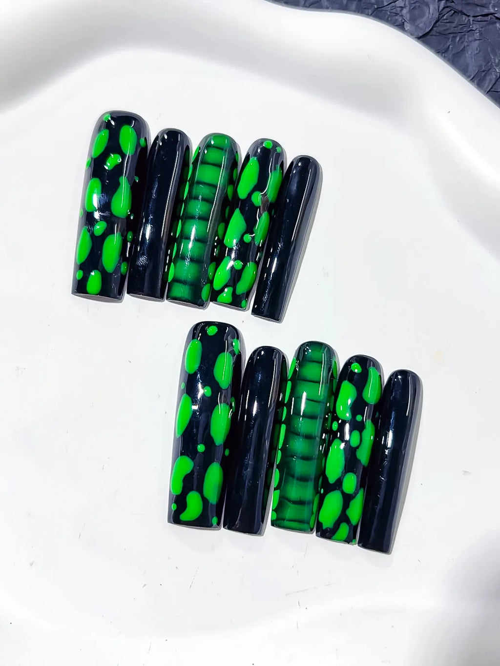 K026 - Long Black Green Square Abstract Blob Pattern 3D Texture
