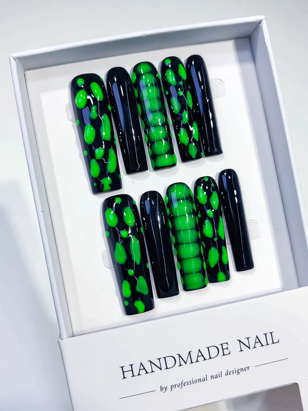 K026 - Long Black Green Square Abstract Blob Pattern 3D Texture