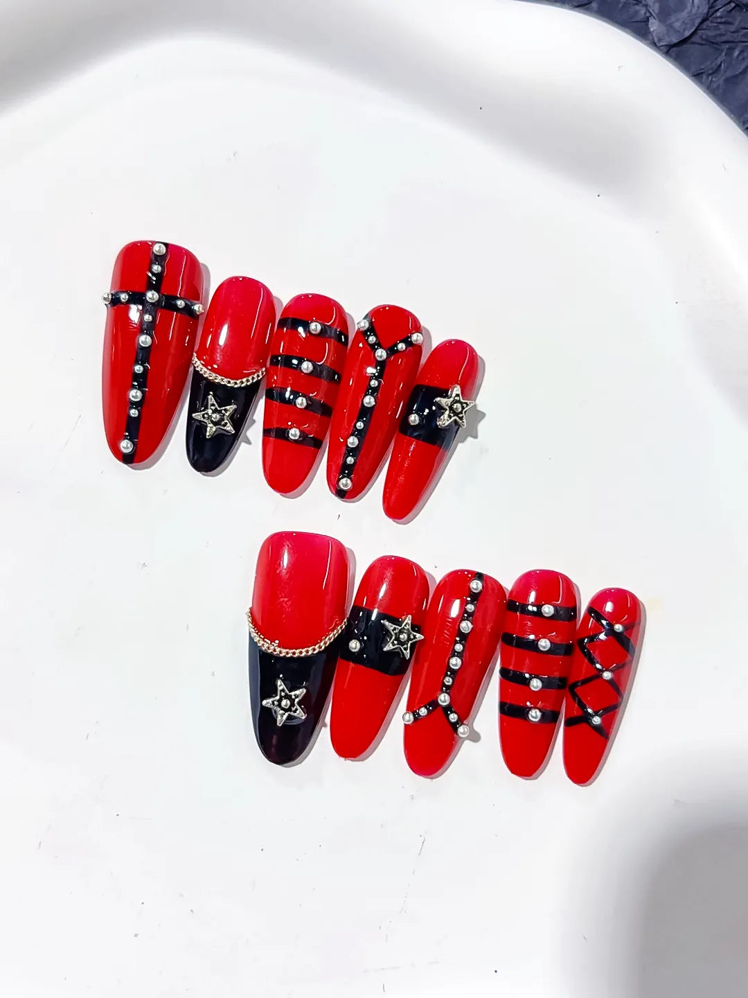 K028 - Long Red Black Oval Abstract Star Chain