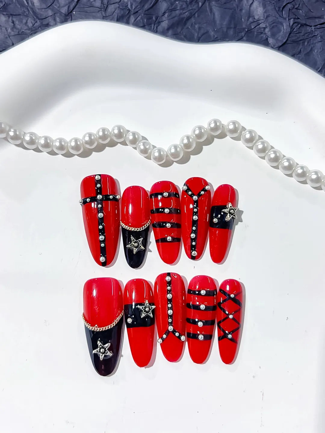 K028 - Long Red Black Oval Abstract Star Chain