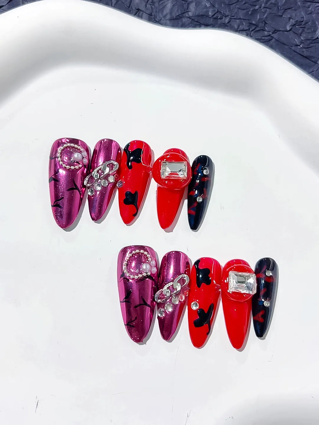 L032 - Long Pink Red Oval Metallic Bow Pearl