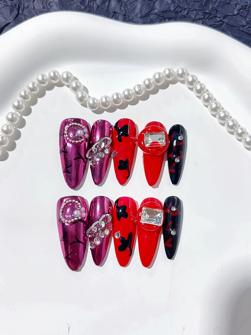 L032 - Long Pink Red Oval Metallic Bow Pearl