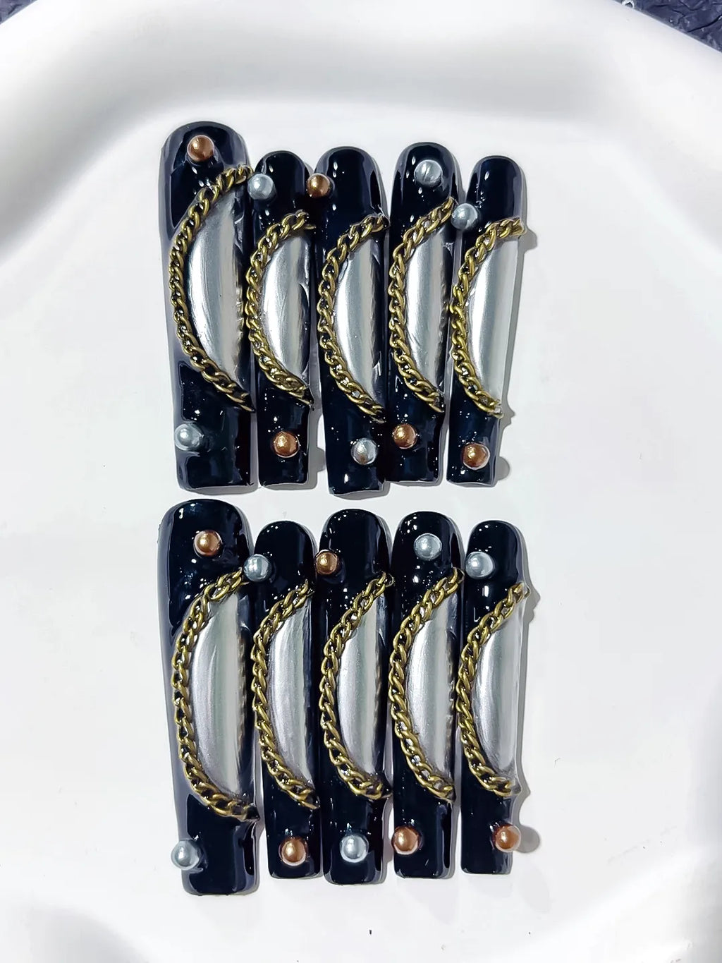 L047 - Long Black Silver Square Metallic Chain Pearl