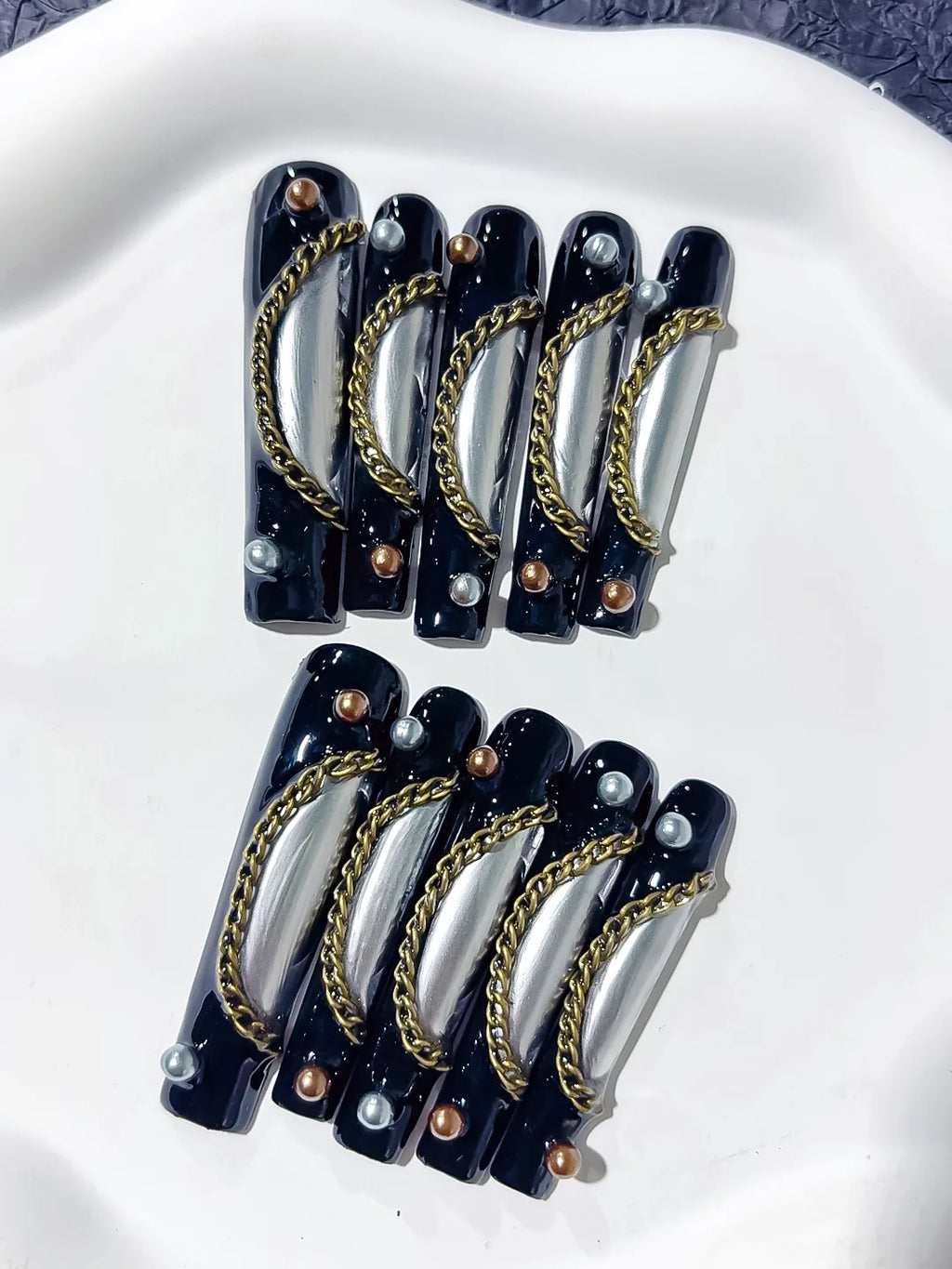 L047 - Long Black Silver Square Metallic Chain Pearl