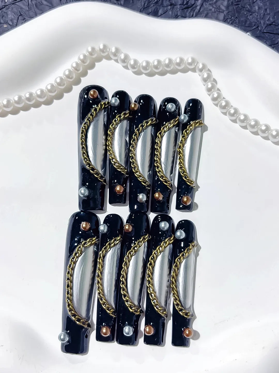 L047 - Long Black Silver Square Metallic Chain Pearl