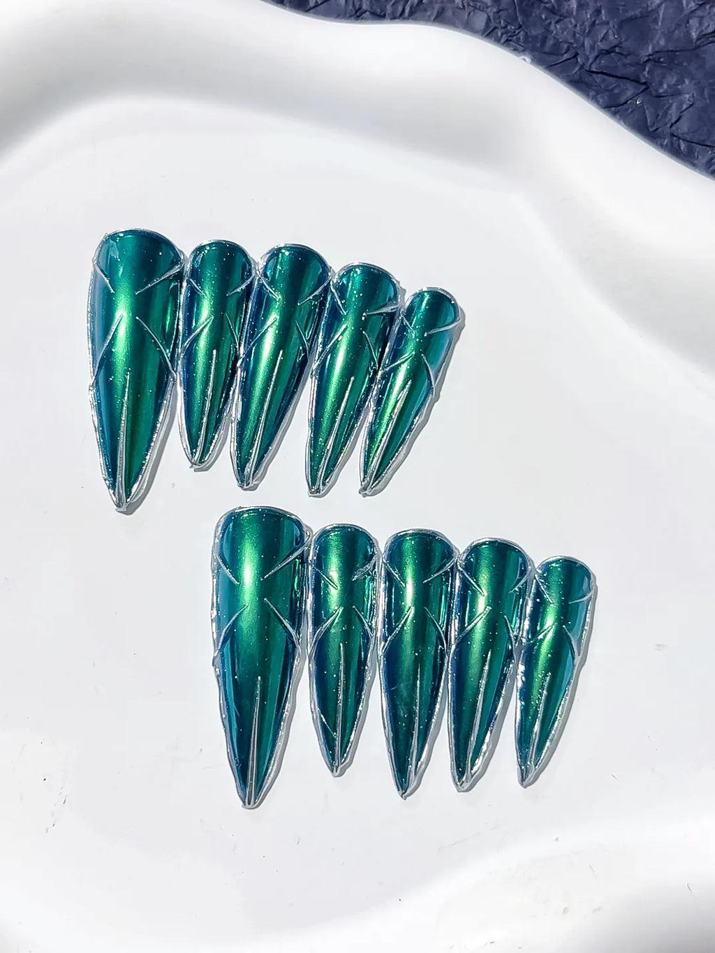 L055 - Long Green Black Stiletto Metallic